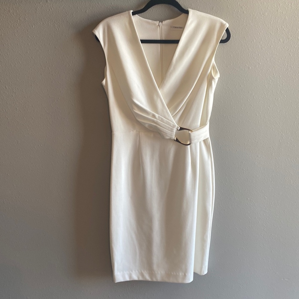Gorgeous white dress. Very figure flattering.